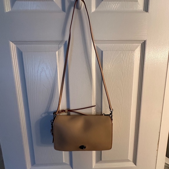 Coach 1941 Dinky Tan/Beige Leather Shoulder Bag - Picture 3 of 10